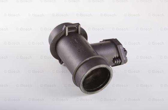 BOSCH 0 280 217 102 - Débitmètre de masse d'air droxauto.com