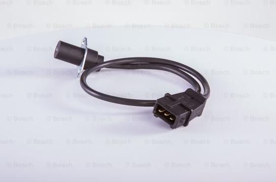 BOSCH F 000 99R 010 - Capteur d'angle, vilebrequin droxauto.com