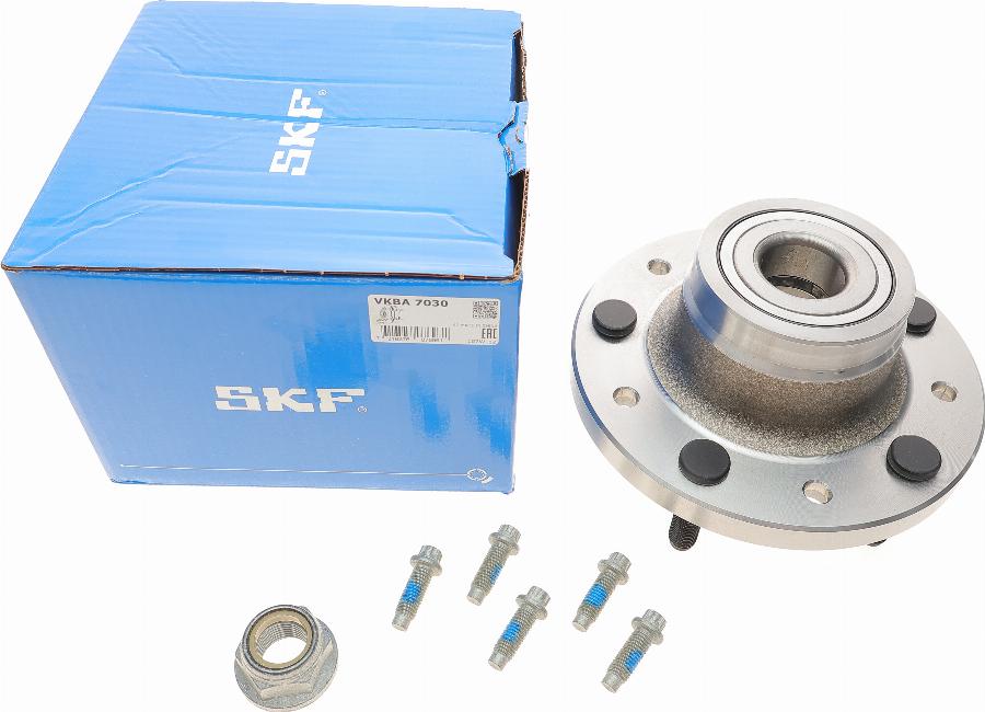 SKF VKBA 7030 - Kit de roulements de roue droxauto.com