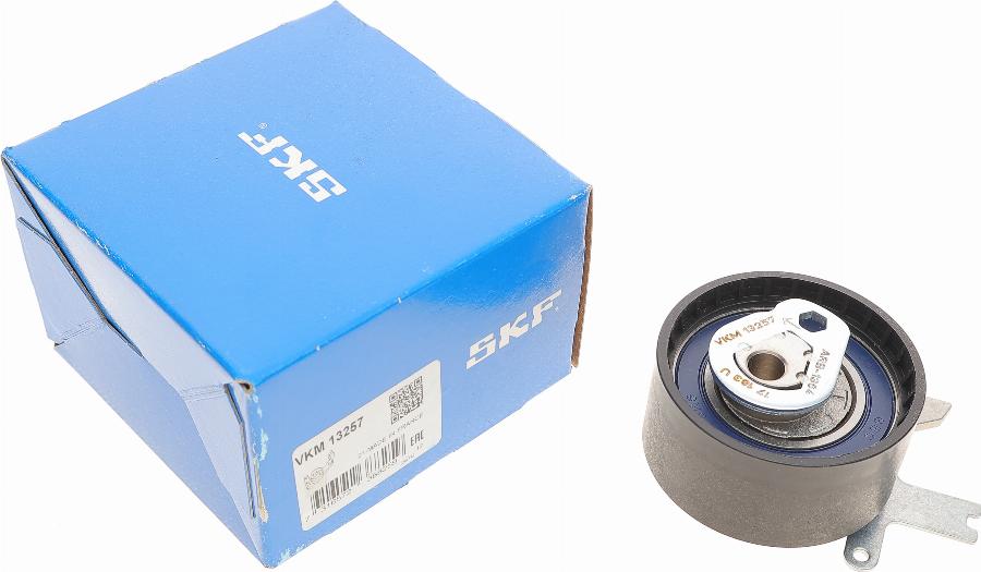 SKF VKM 13257 - Poulie-tendeur, courroie de distribution droxauto.com