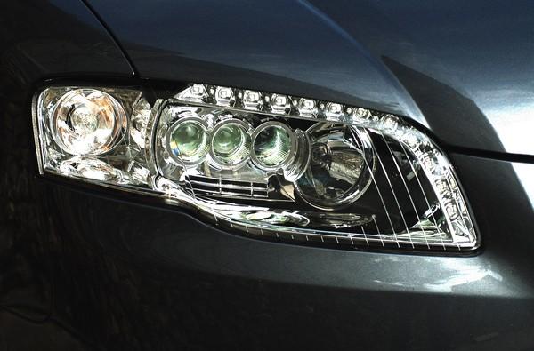 TYC 20-11379-00-20 - Kit de projecteurs principaux droxauto.com