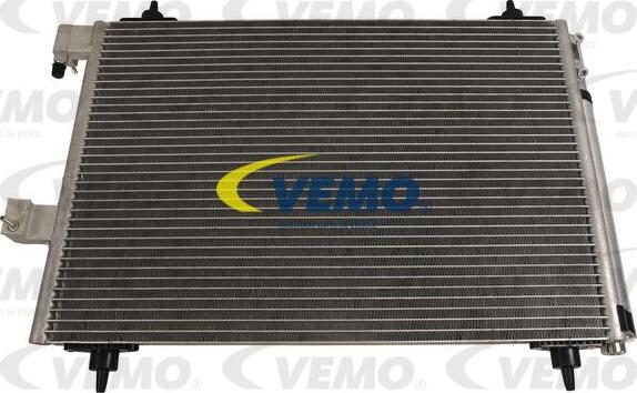 Vemo V42-62-0013 - Condensateur, climatisation droxauto.com