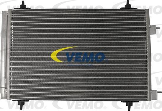Vemo V22-62-0010 - Condensateur, climatisation droxauto.com