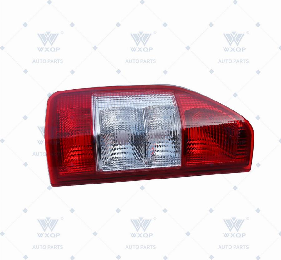 WXQP 151333 - Feu arrière droxauto.com