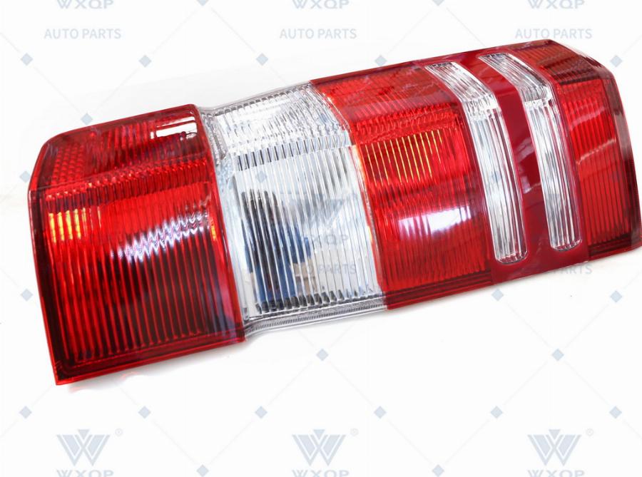 WXQP 172131 - Feu arrière droxauto.com