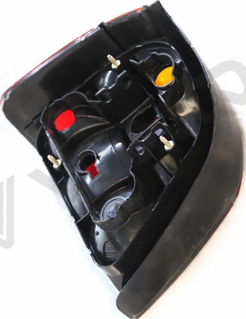 WXQP 372727 - Feu arrière droxauto.com