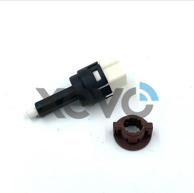 XEVO XBL7707 - Interrupteur des feux de freins droxauto.com