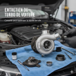 Entretien du turbo de voiture, démonstration de nettoyage et de réparation.
